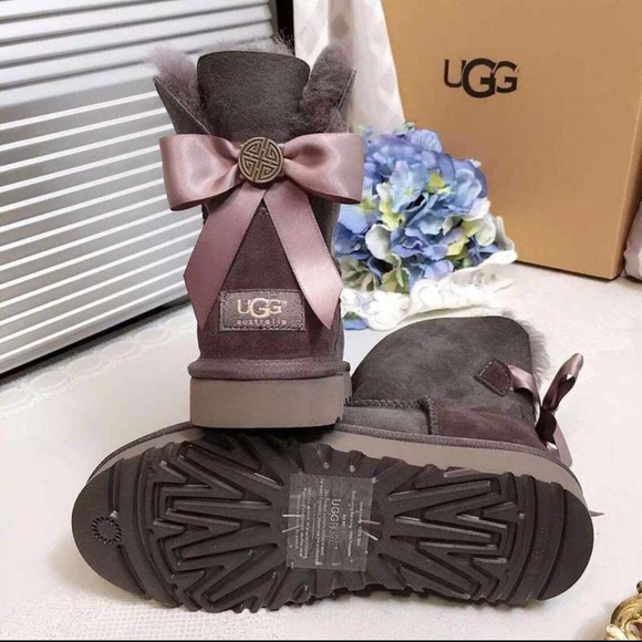 Ugg boot - Picture 1 of 3